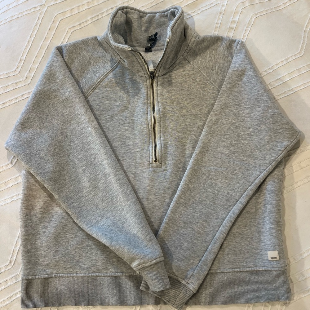 Women’s Vuori half zip gray sweatshirt - Size Medium